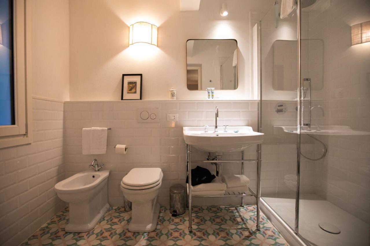 Lunaria Suites - Fyodor Dostoyevsky'S House Florence Extérieur photo